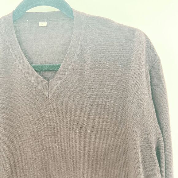 V Pullover Sweater Mens Size L Red Oversized Cozy Simple Winter Preppy - Picture 3 of 5